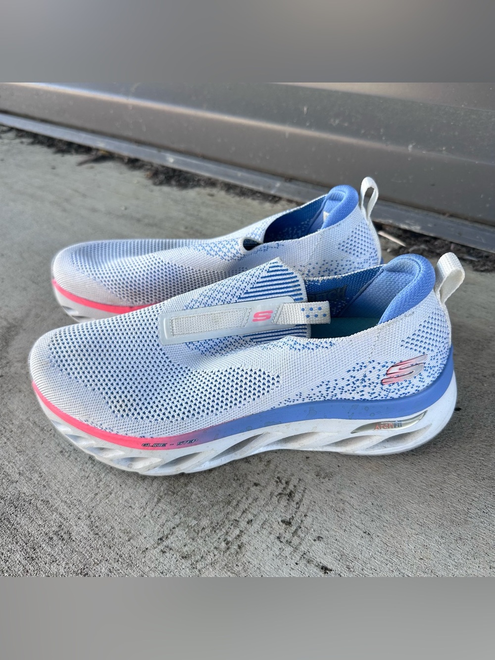 Women’s Skechers Glide Step Slip On Shoes Size 7.5